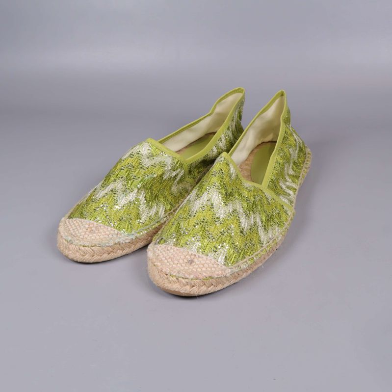 Gröna espadriller med zickzackmönster och flätad sula