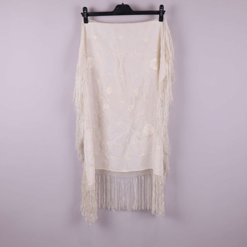 Sjal utbredd, visad upphängd, hela längden