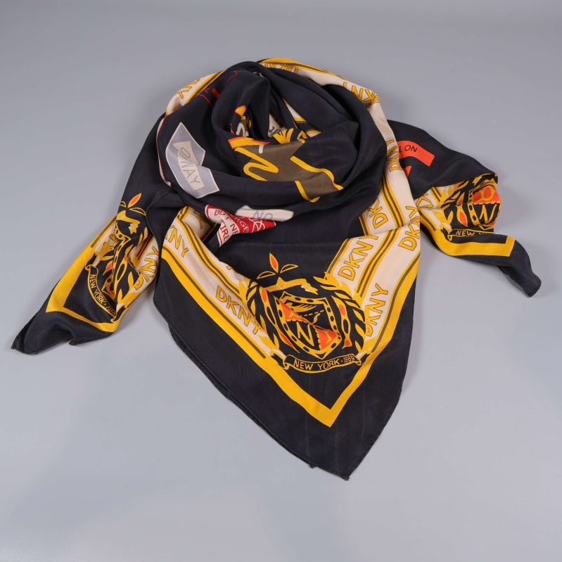 Scarf i triangelvikt form 