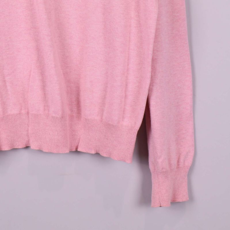 Ribbade muddar och fåll på rosa tröja