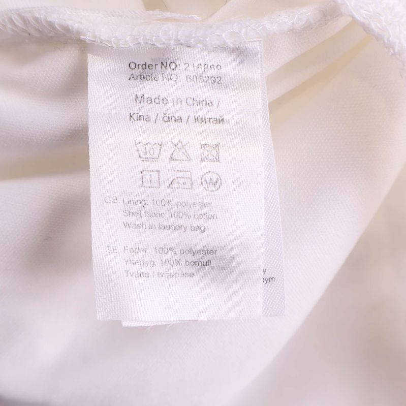 Tvättrådslapp med materialinformation synlig