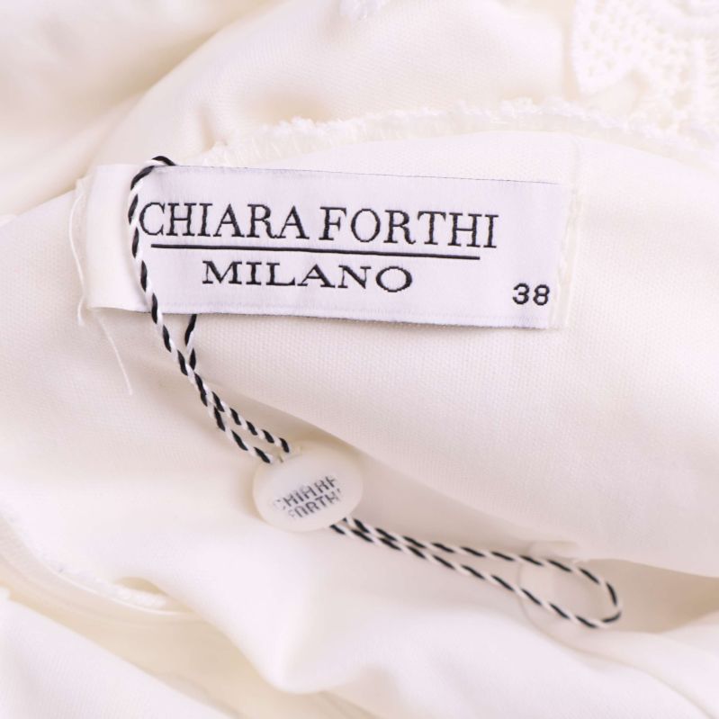 Närbild på Chiara Forthi storleks- och varumärkesetikett