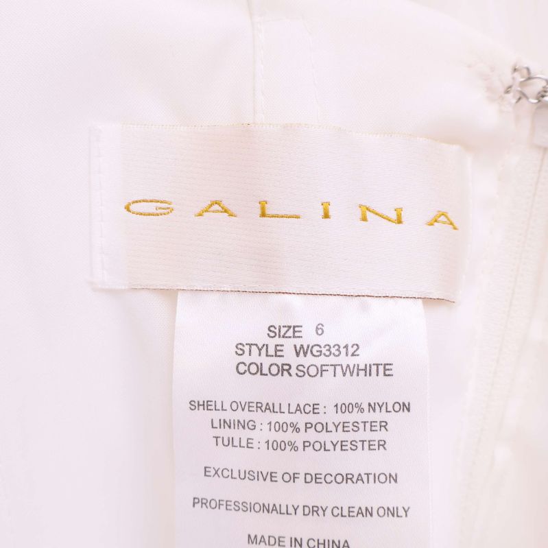 Närbild på Galina etikett och materialinformation