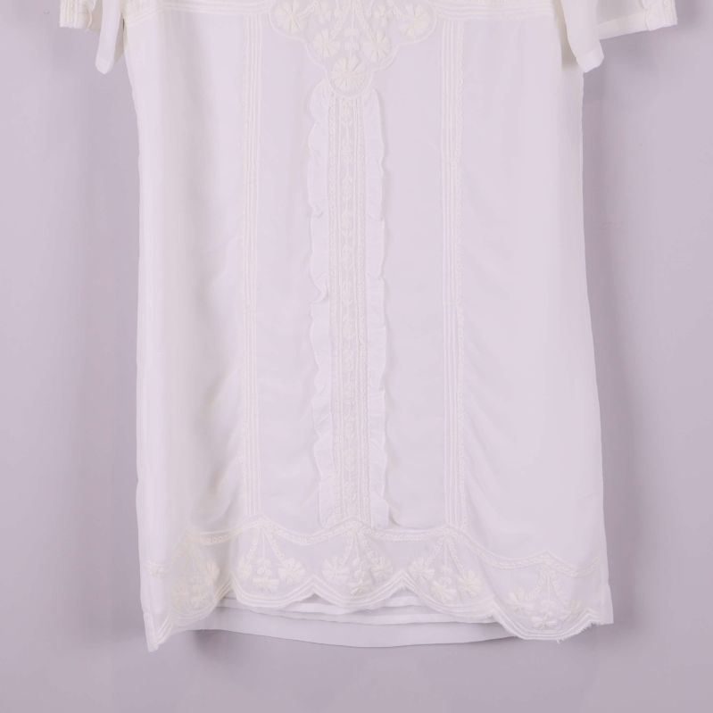 Nedre del av klänning med spetskant