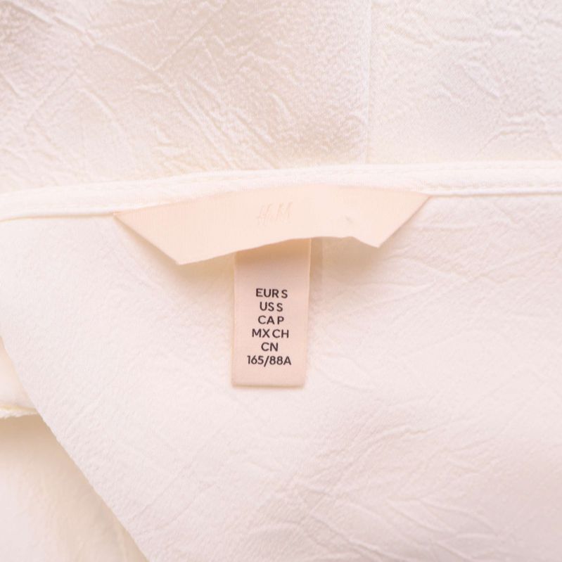 Storleksetikett som visar EUR S från H&M