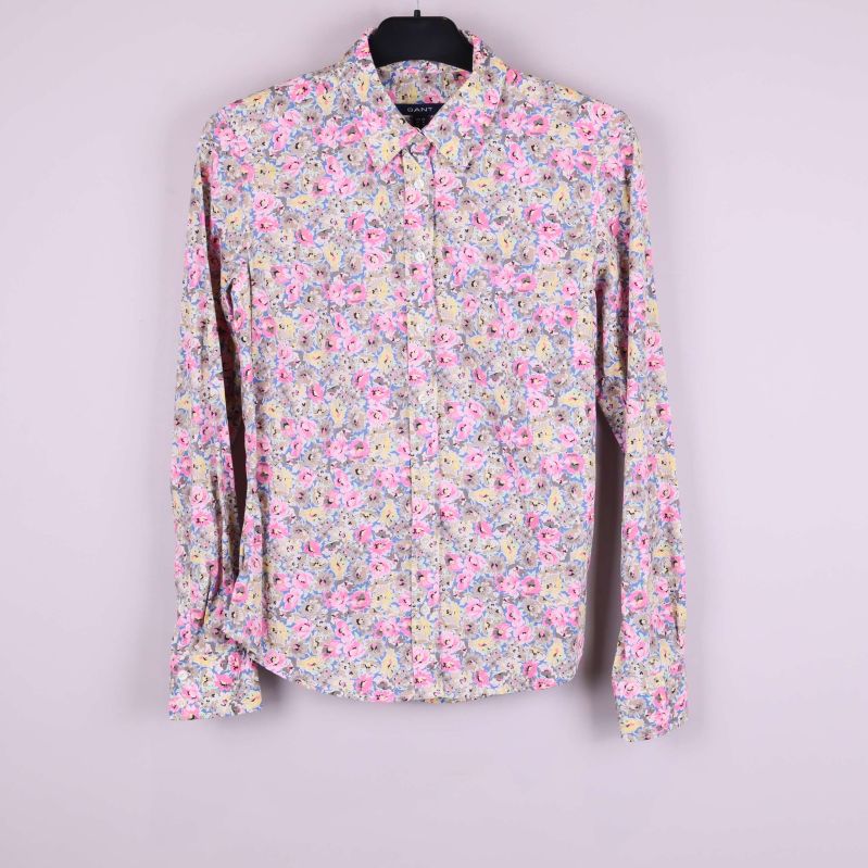 Skjorta med blommigt mönster och lång ärm upphängd framifrån