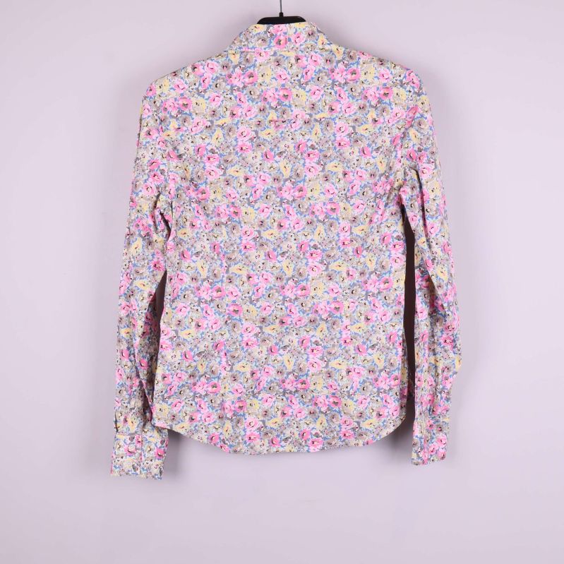 Skjorta med blommigt mönster och lång ärm upphängd bakifrån