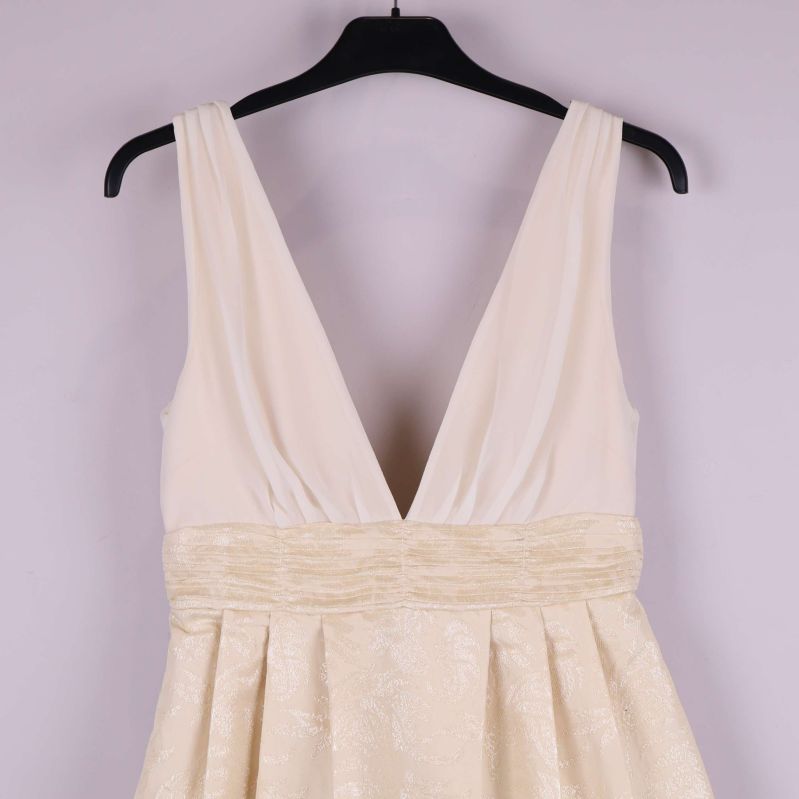 Övre del av klänning med djup rygg och midjedetalj