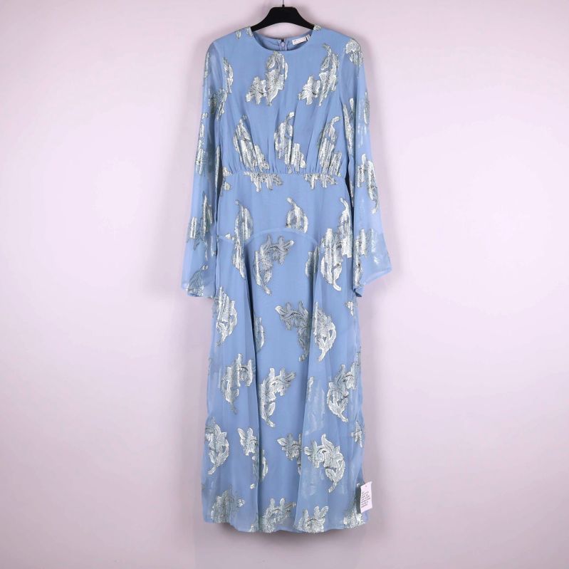 Ljusblå lång klänning med paljettmönster framtill