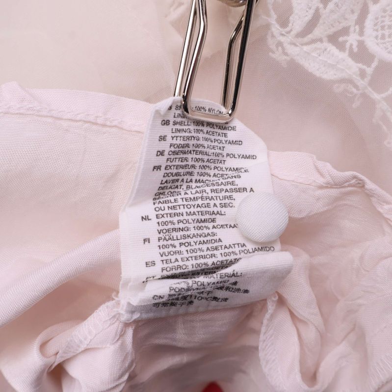 Materiallapp med information om tyg och tvättråd