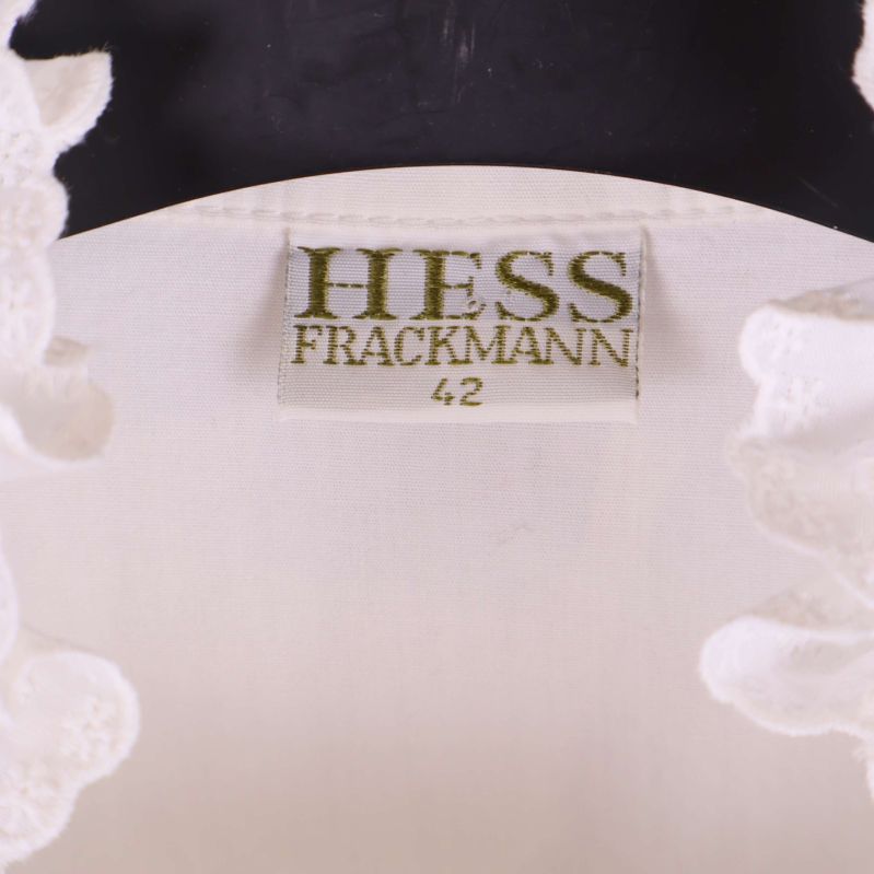 Närbild på HESS Frackmann-märket och storlek 42