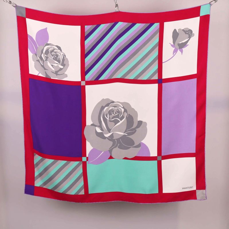 Flerfärgad scarf med rutigt och rosor i grafiskt mönster