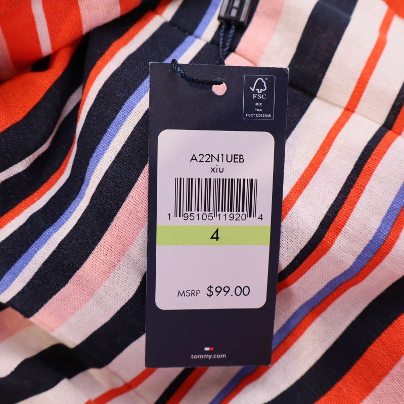 Storlekslapp med storlek 4 på klänningen