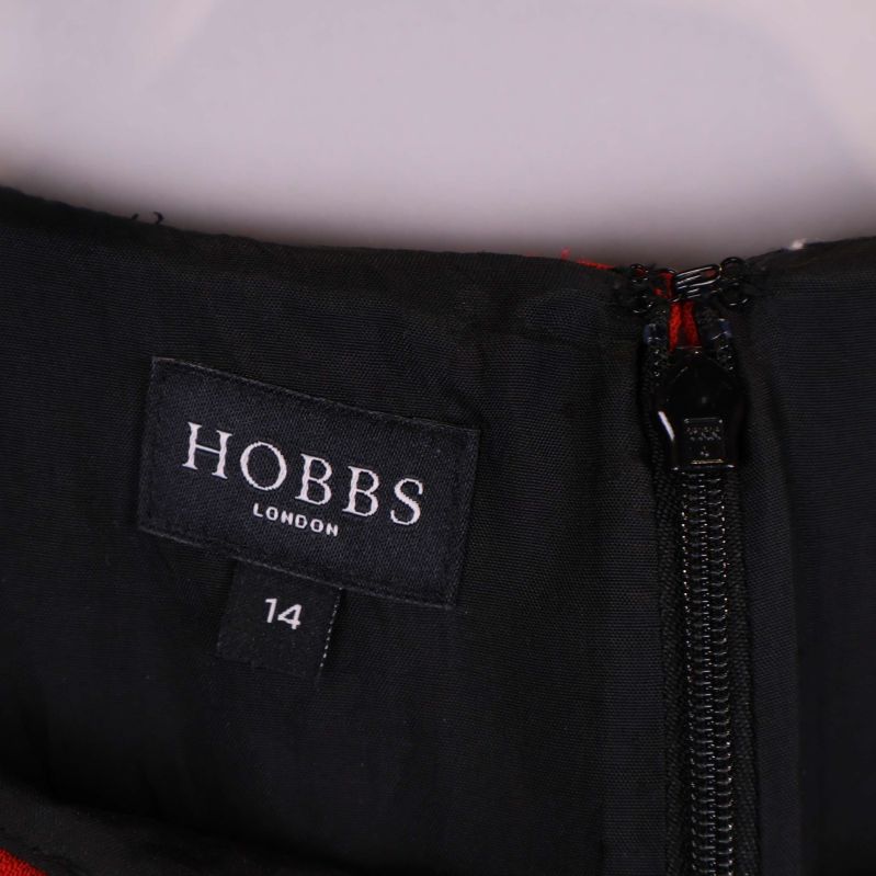 Närbild på Hobbs London etikett och storlek 14