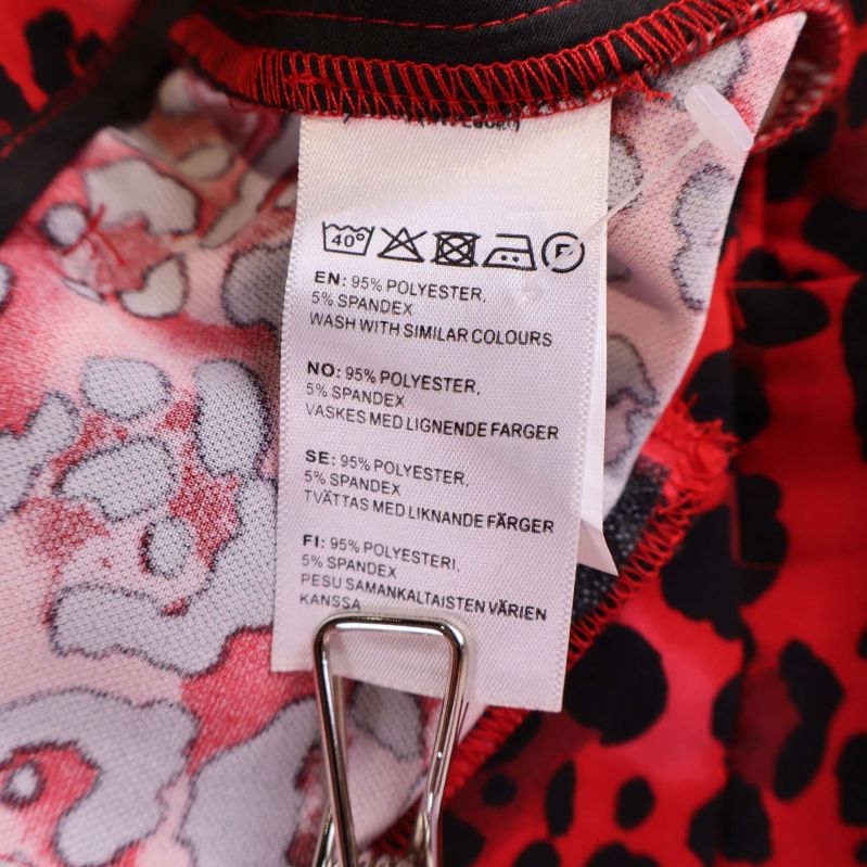 Materiallapp som visar 95% polyester 5% spandex