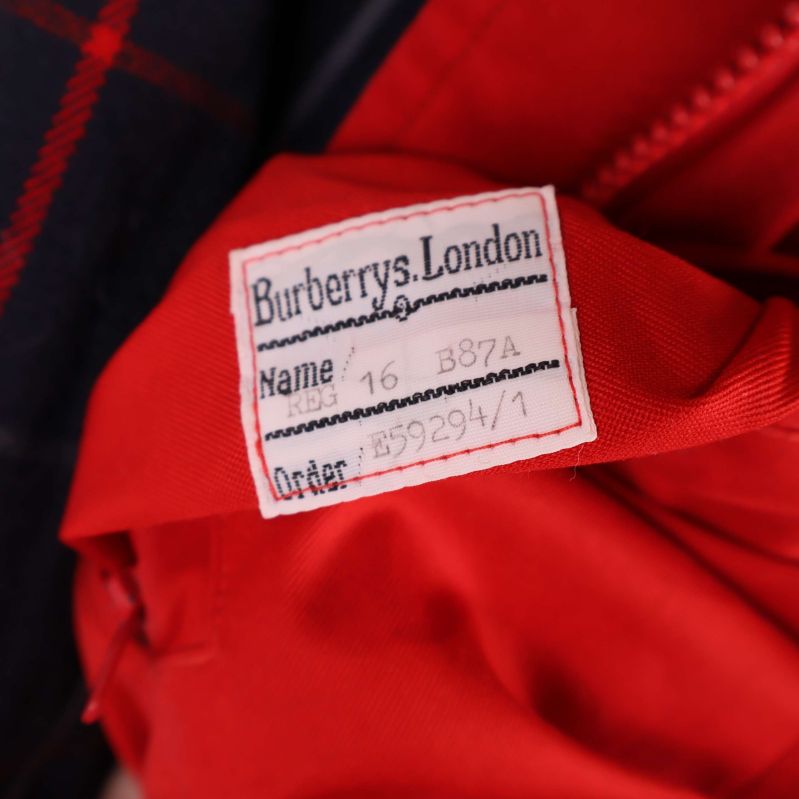 Etikett Burberrys.London på jackans insida