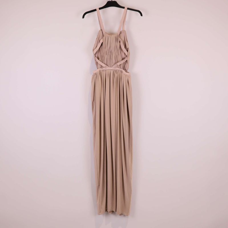 Baksidan av beige klänning med korsade band