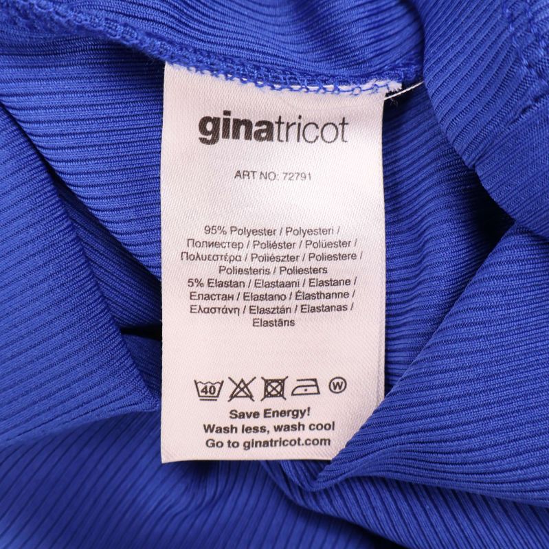 Materialetikett från ginatricot med materialkomposition 95% polyester 5% elastan