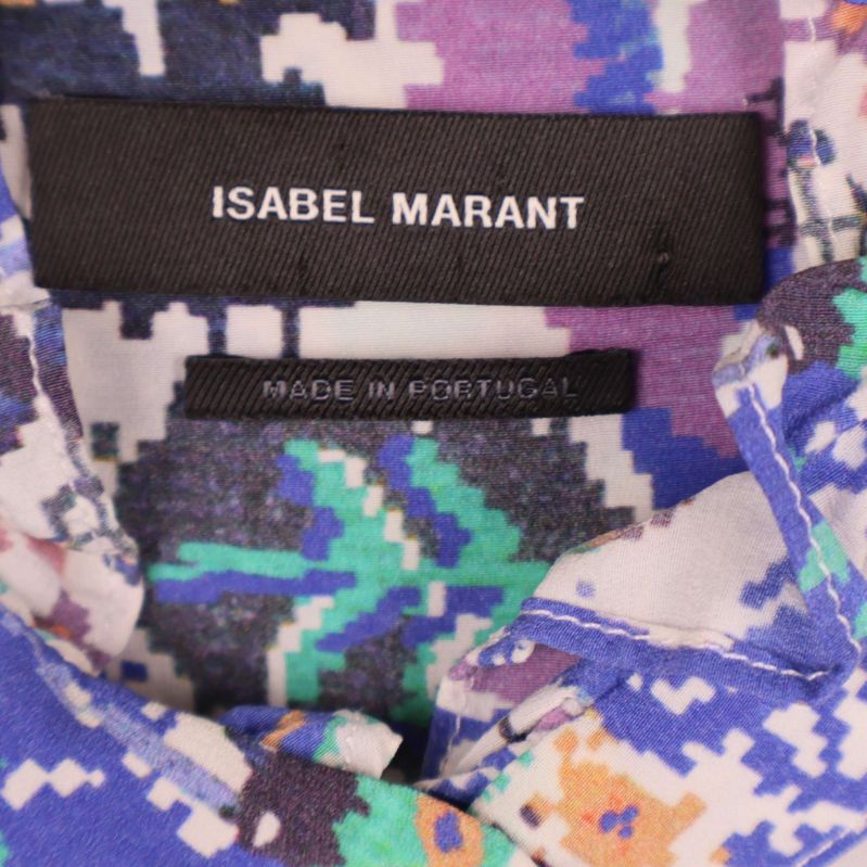 Närbild på etikett med Isabel Marant logotyp