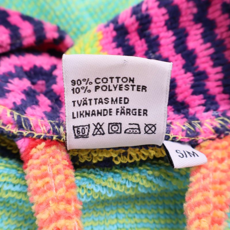 Materialetikett med information om bomull och polyester