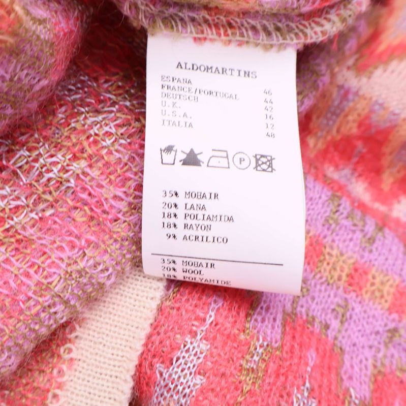 Materialetikett visar mohair, ull, polyamid, rayon och akryl