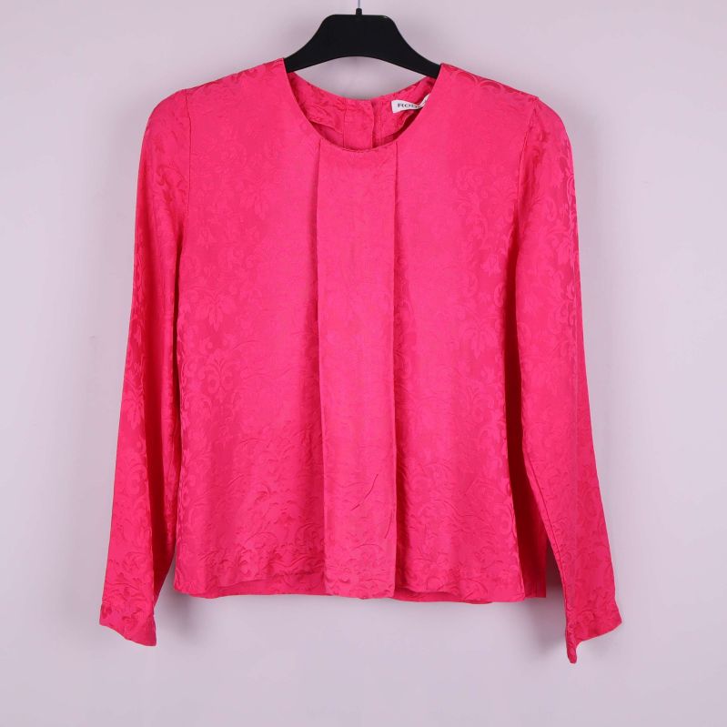 Cerise mönstrad blus med lång ärm framifrån