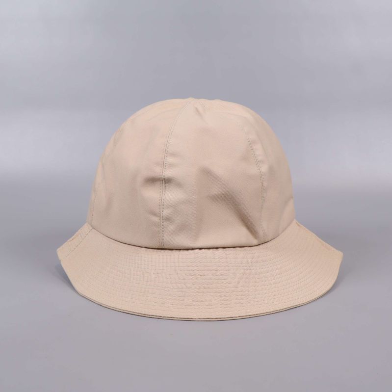 Bucket hat i beige sedd bakifrån visar sömmar