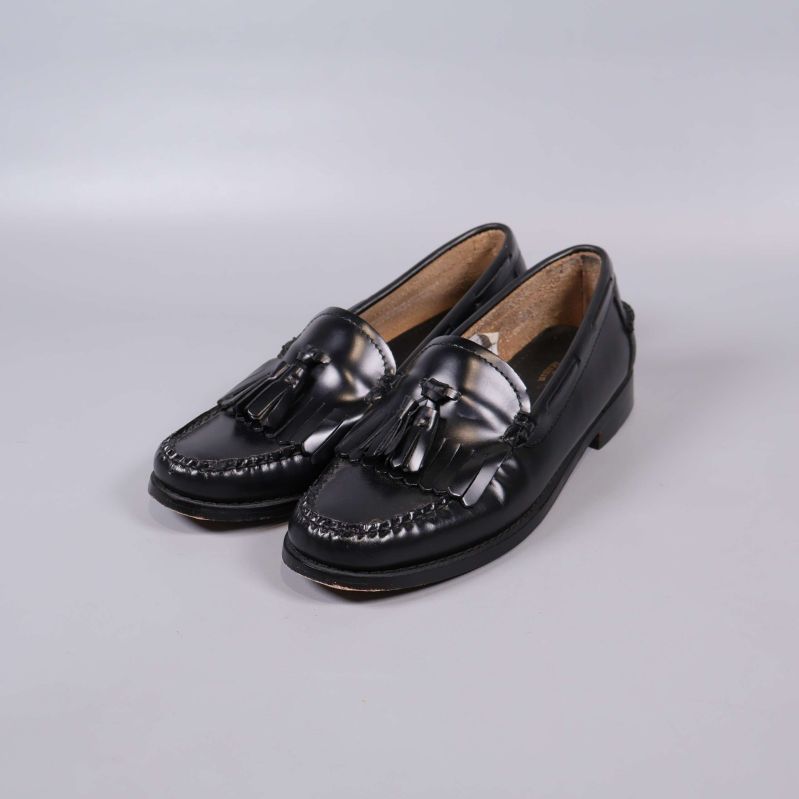Svarta loafers med tofs