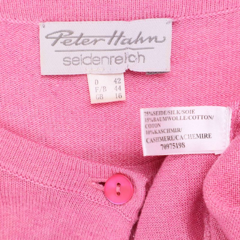 Materiallapp med sammansättning i cardigan