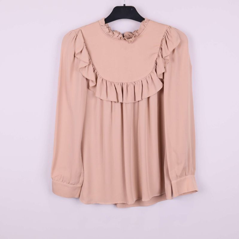 Beige blus med volang framtill och långa ärmar