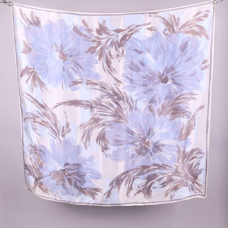 Fyrkantig scarves med mjuka blå blommor