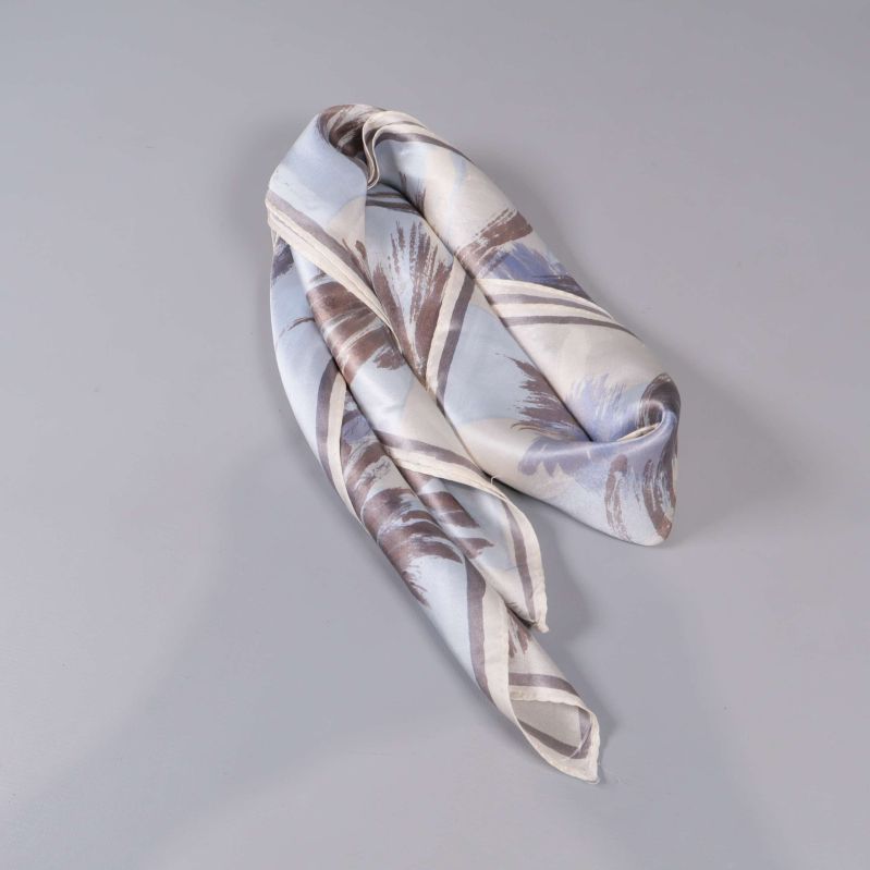 Scarves vikt tillsammans i ljust och blått tyg
