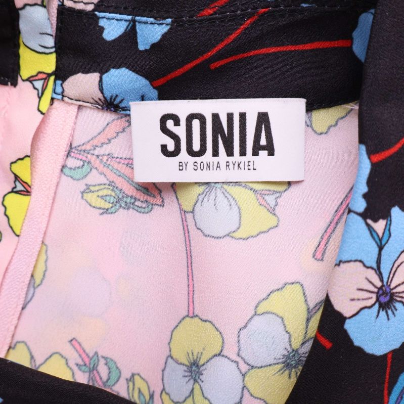 Närbild på etikett från Sonia by Sonia Rykiel inuti toppen