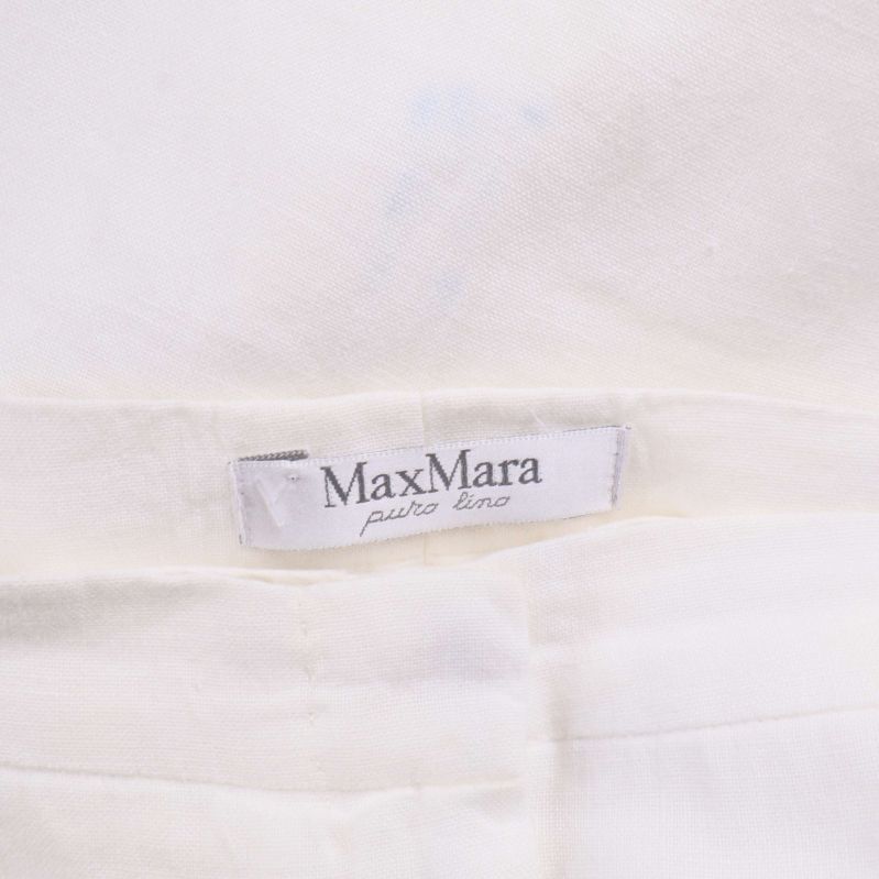 MaxMara-etikett på insidan av vita linnbyxor