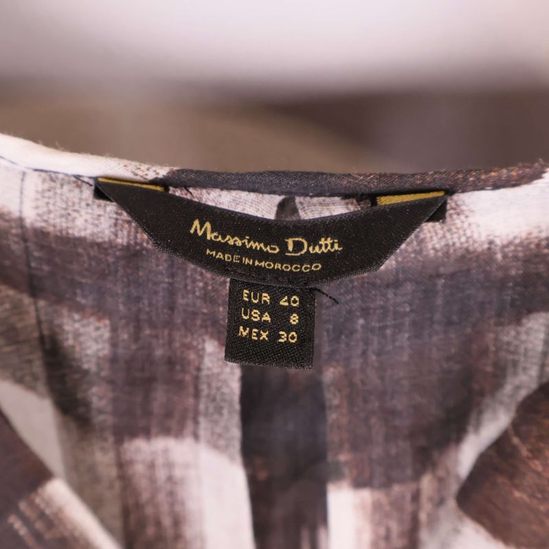 Massimo Dutti logo och storlekslapp i nacken, storlek EUR 40