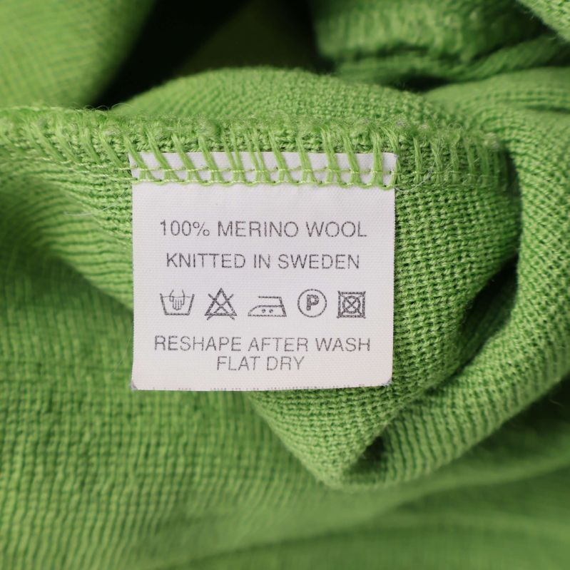 Tvättlapp med texten 100% merinoull knitted in Sweden