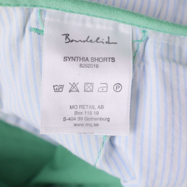Material- och tvättetikett för Bondelid Synthia shorts