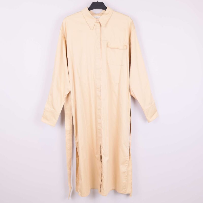Beige skjortklänning med lång ärm och bröstficka