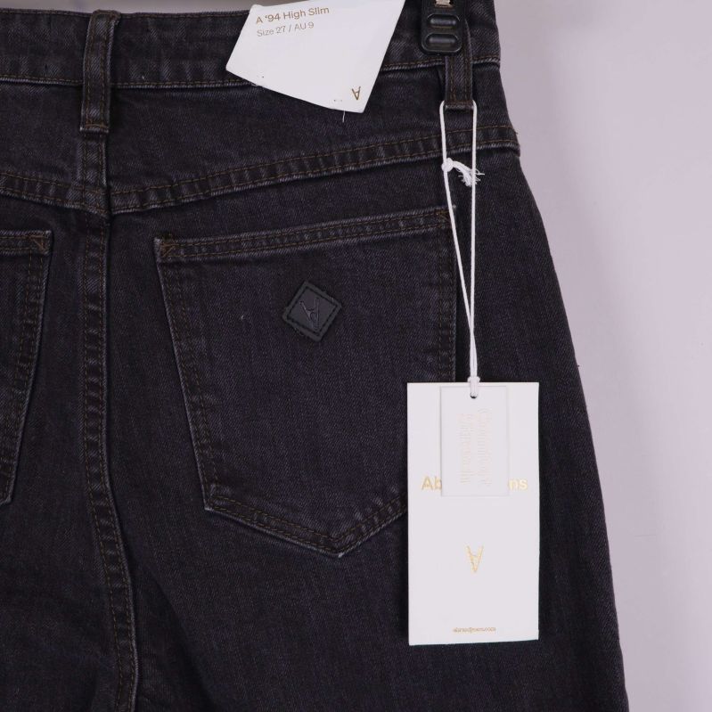 Bakficka och etikett Abrand Jeans