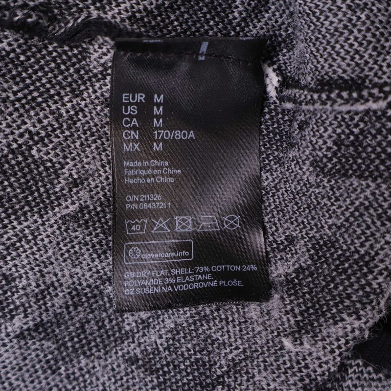 Materialetikett med information 73% bomull 27% polyester