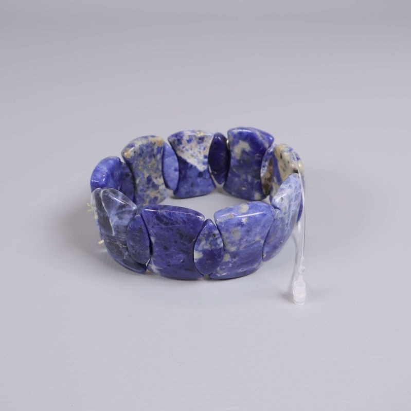 Armband i blå och vita toner i rund form