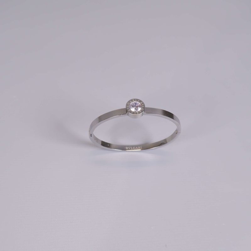 Armband med rund centralkristall i silverfärg