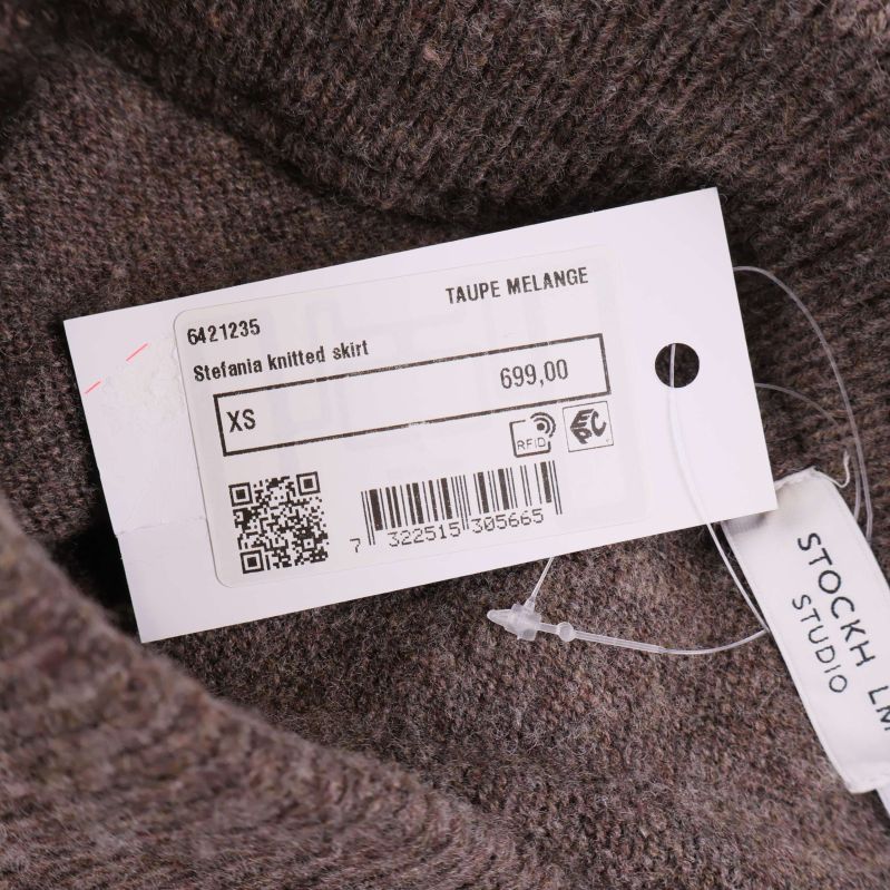 Produktlapp som visar Woolmix knitted skirt i färgen taupe melange och storlek XS