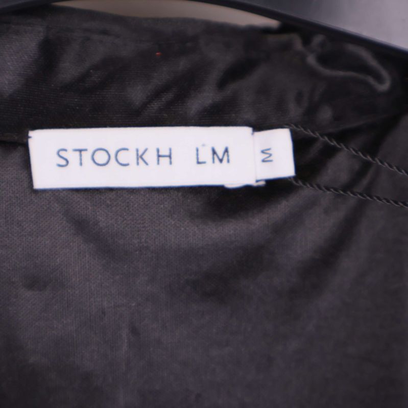 Inneretikett med varumärket STOCKH LM och storlek M