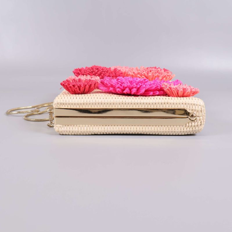Clutch sedd från motsatt sida, visar pompons och guldram
