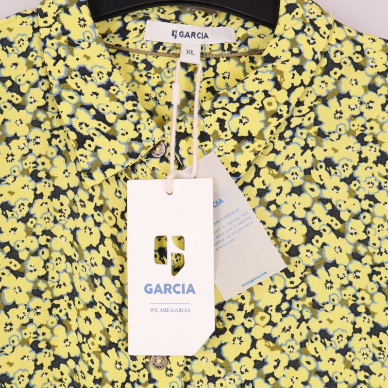 Närbild på krage och märkning av Garcia
