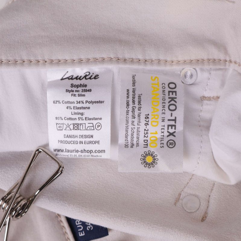 Byxans inneretikett med materialinformation och OEKO-TEX märkning
