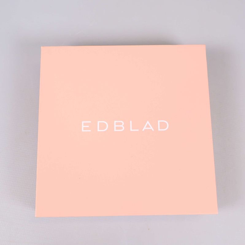 Rosa ask med Edblad-logotyp på locket
