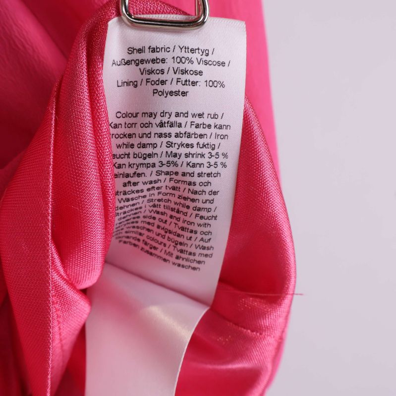 Materiallapp visar 100% viskos yttertyg, foder 100% polyester