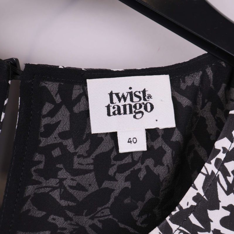Närbild på Twist & Tango etikett och storlek 40